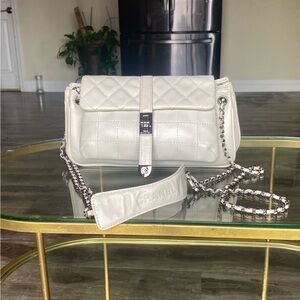Vintage Chanel chain bag